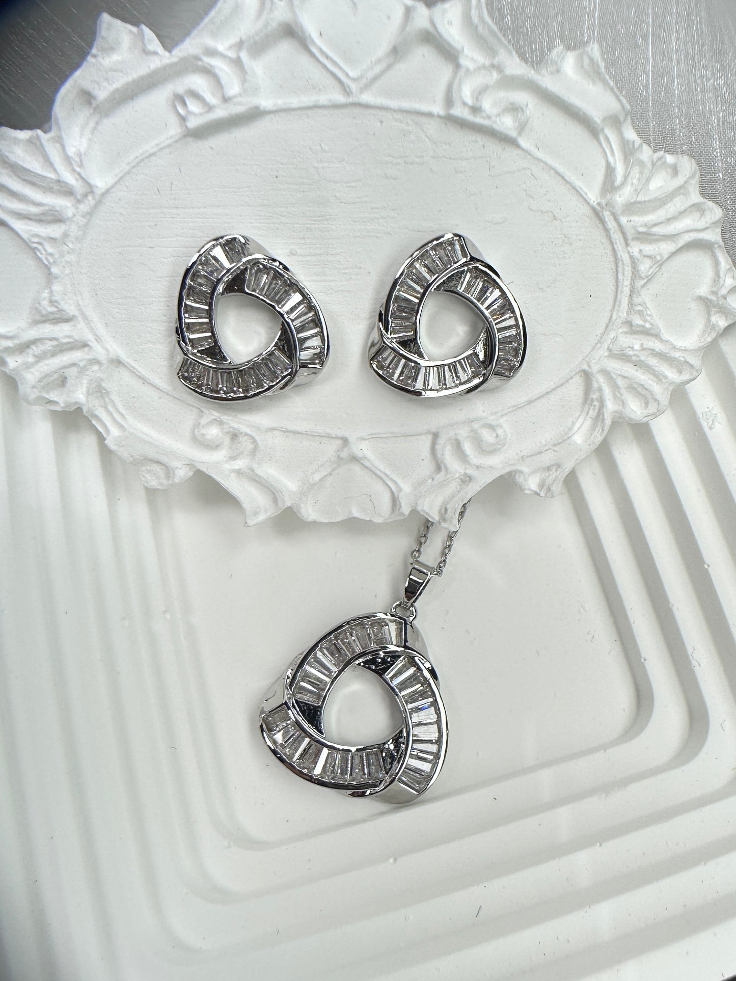 Modernist Triskelion Baguette Jewelry Set (Gift Box Included)| Necklace & Earrings Gift Box | DN-DS | Luxury Gift-Ready Jewelry Set