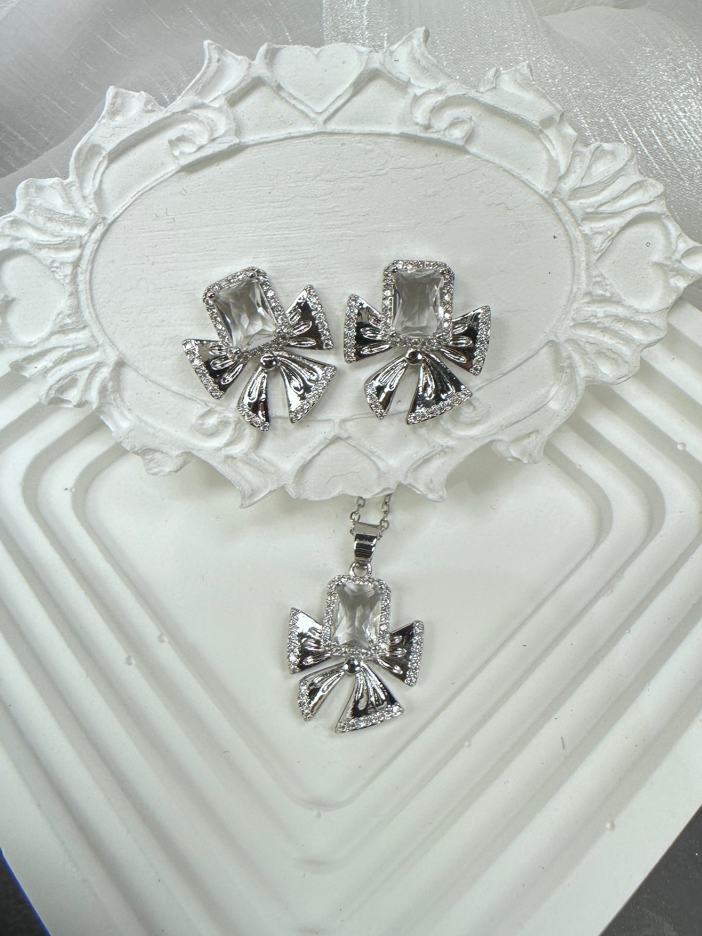 Icy Emerald-Cut Bowknot Jewelry Set (Gift Box Included)| Necklace & Earrings Gift Box | DN-DS | Luxury Gift-Ready Jewelry Set