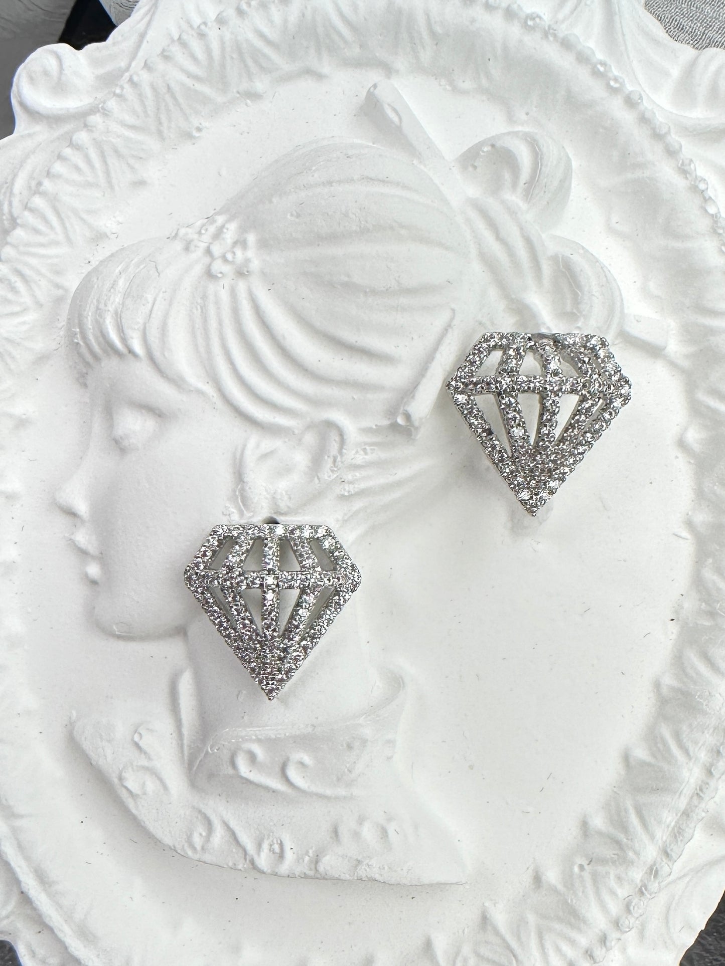 Iconic Diamond Silhouette Jewelry Set (Gift Box Included)| Necklace & Earrings Gift Box | DN-DS | Luxury Gift-Ready Jewelry Set