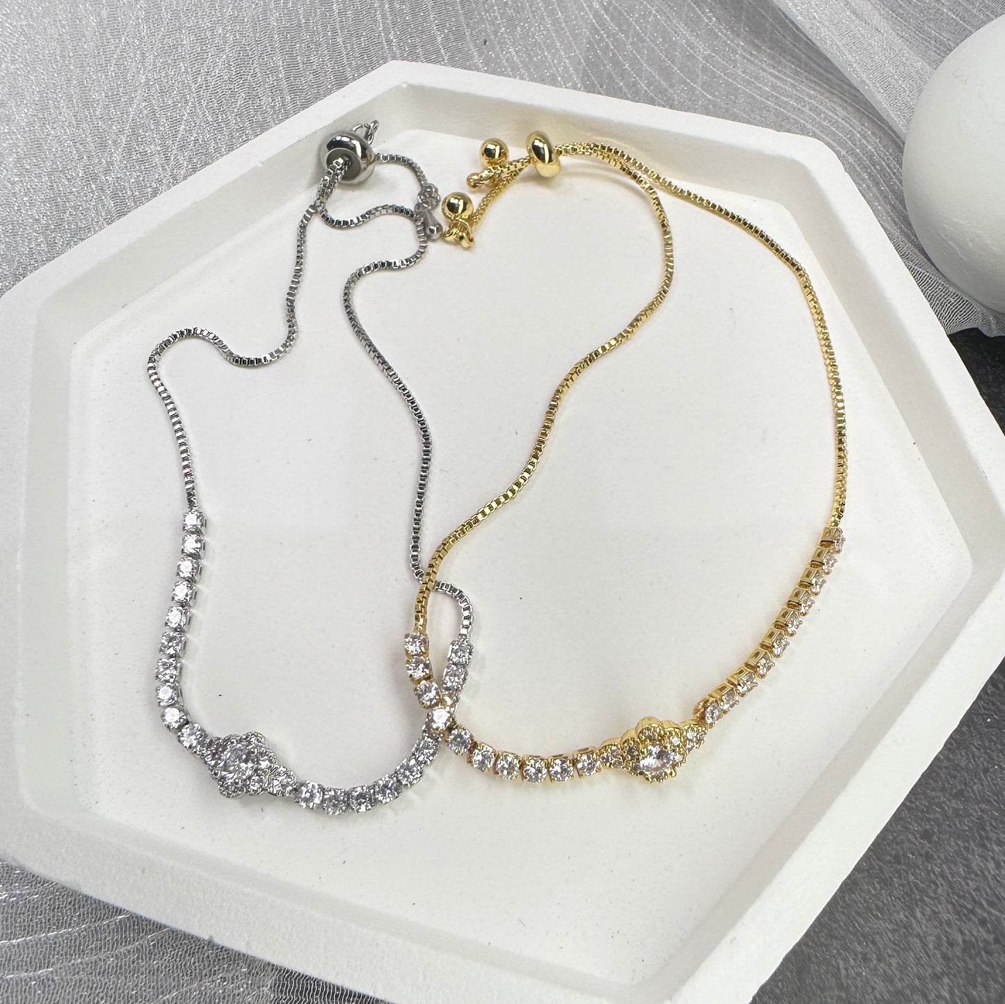 Six-Petal Flower Adjustable Radiant Stone Bracelet ｜ One Size Fits All