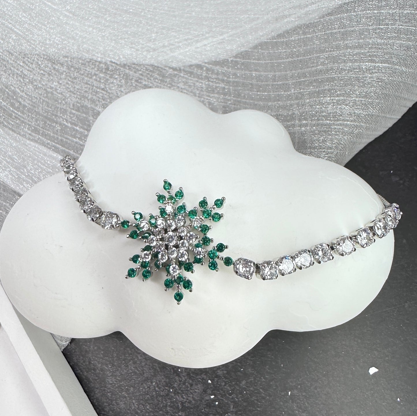 Spinning Snowflake Adjustable Radiant Stone Bracelet ｜ One Size Fits All