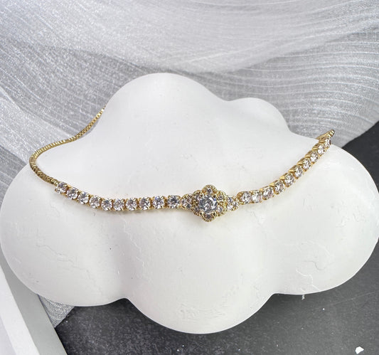 Six-Petal Flower Adjustable Radiant Stone Bracelet ｜ One Size Fits All