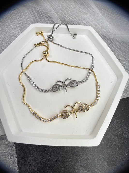 One Size Fits All: The Ethereal Dragonfly Sparkle Bracelet
